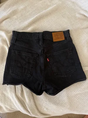 Levi’s Women’s Shorts thumbnail 2