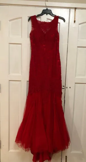 Lace red prom dress Size 4 thumbnail 2