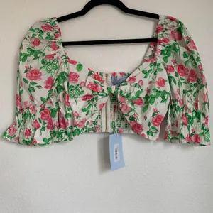 NWT Hill House Home‎ Puff Sleeve Floral Bow Crop Top in White/Pink thumbnail 3