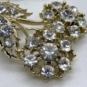Vintage Flower Floral Gold Tone Clear Rhinestone‎ Pin Brooch Nature 70s Style thumbnail 3