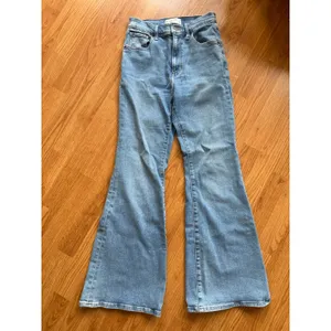 Abercrombie & Fitch Ultra High Rise The Flare Jeans Size 27 thumbnail 2