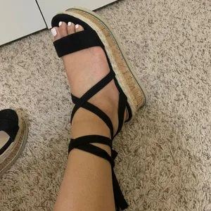 Pretty Little Thing women’s sandals thumbnail 3