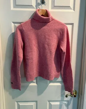 Abercrombie & Fitch Pink Cropped Turtleneck Sweater in Heathered Pink thumbnail 1