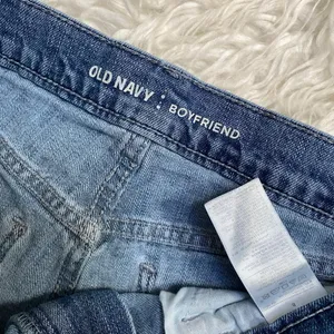 Old Navy Medium Wash Distressed Boyfriend Denim Jean Shorts Casual Normcore thumbnail 2