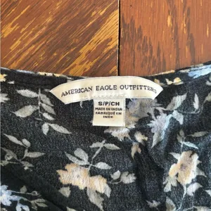 American Eagle Floral Ruffle Hem 3/4 Sleeve Top Size Small thumbnail 2
