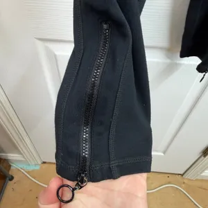 Fabletics black‎ ankle zip tummy control pocket stretch active athletic leggings thumbnail 4