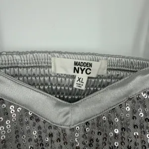Madden‎ NYC Womens Silver Sequin Crop Cami Top XL NWT Festival thumbnail 3