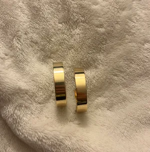 Gold Hoop Earnings thumbnail 2