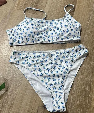 NWT women’s medium floral bikini Blue thumbnail 1