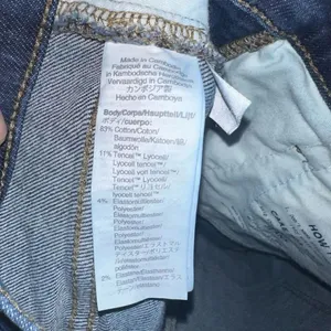Madewell dark wash 9 inch mid rise skinny sustainable jeans thumbnail 5