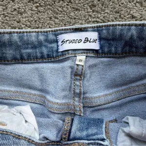 Studio Blue Straight Leg Light Wash Jeans Size 27 Flaws thumbnail 8