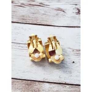 Vintage Clip On Earrings - Stunning Patterned Chunky Hoops Gold Tone thumbnail 6
