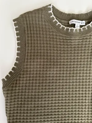 Macy's Olive green sweater vest thumbnail 2