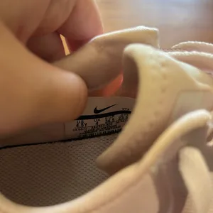 Nike tennis shoes thumbnail 5