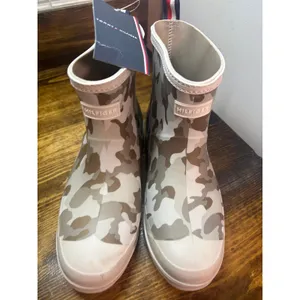 Tommy Hilfiger gray camo short rain boots size 6 thumbnail 4
