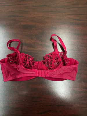 Victoria’s Secret Red Lace Bra Size 34C thumbnail 2