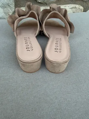 Journee Collection Taupe Ruffle sandals size 6 NEW thumbnail 3