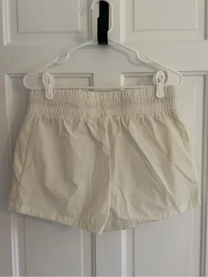 Avalanche Women’s Medium‎ Cream Hiking Shorts Nylon Stretch Pull On Outdoor thumbnail 5