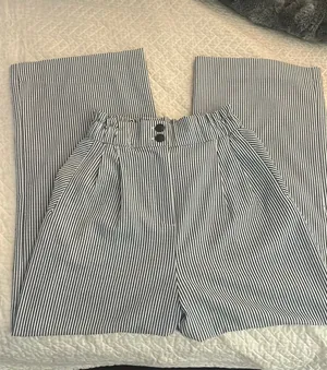 H&M Paper bag seersucker cropped pants thumbnail 1