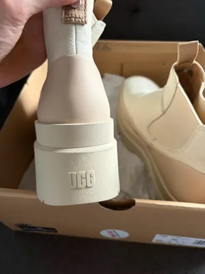 Ugg boots thumbnail 6
