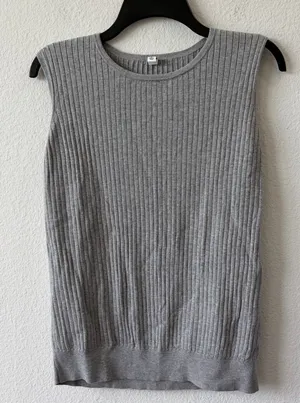 UNIQLO Gray Ribbed Sleeveless Sweater Knit Tank Top Size XL thumbnail 1