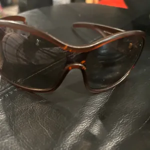 Brown Oversized Women’s Sunglasses - Classic Fashion Accessory thumbnail 11