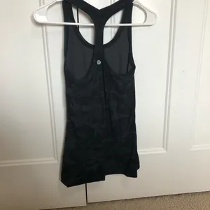 Lululemon Black Camo Tank Top size 6 thumbnail 4