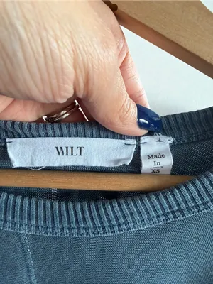 WILT Women's Raw Edge Asymmetrical Pullover Sweatshirt Blue Size‎ XS thumbnail 3