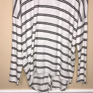 BKE Women’s Striped Fleece White Black Lightweight Buttons Back Sweater thumbnail 3