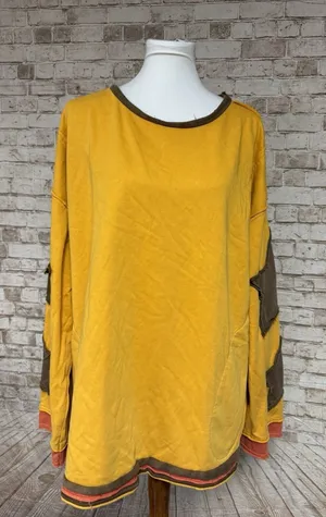 BlueVelvet Oversized‎ Star Patched Top in Mustard Large Top Shirt Tunic thumbnail 1