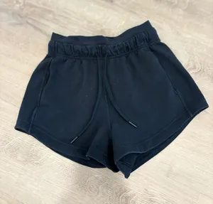 Lululemon Inner Glow Shorts Size 2 thumbnail 1