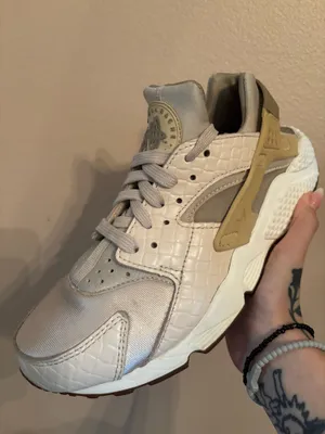 Nike Wmns Air Huarache Run Premium 'Oatmeal' thumbnail 1