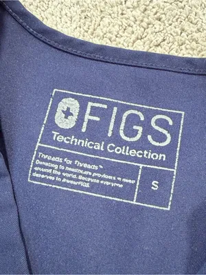 Figs Women’s Catarina Scrub Top V-Neck Shortsleeve in Navy S thumbnail 7