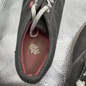 Vans‎ Women's Size 8 Gray Canvas Lace-Up Sneakers Pink Lining Casual Shoes thumbnail 4