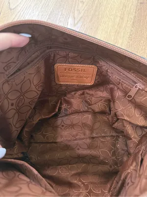 Vintage Fossil tan leather shoulder bag featuring dual shoulder straps thumbnail 9