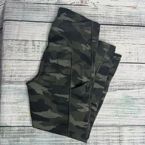 Athleta Ultimate Camo 7/8 Tight Leggings Small Petite thumbnail 2