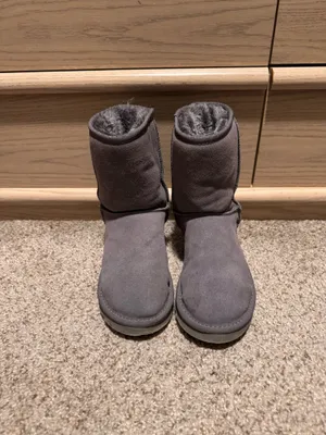 UGG Boots Women’s Classic Short Grey size 9 thumbnail 2