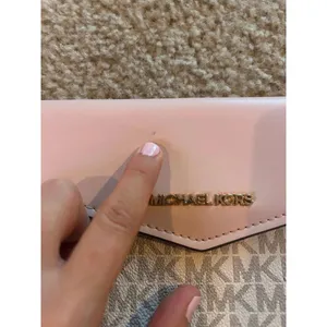 Michael kors large envelope purse missing strap imperfect thumbnail 3