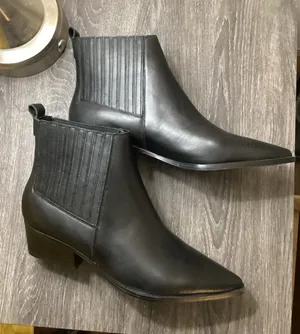 Marc Fisher  Black Leather Pointed Toe Ankle Booties thumbnail 1