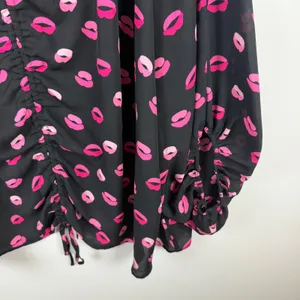 Cato Black‎ Pink Lip Print Blouse Size 26/28W Ruched Lightweight Valentines Cute thumbnail 2