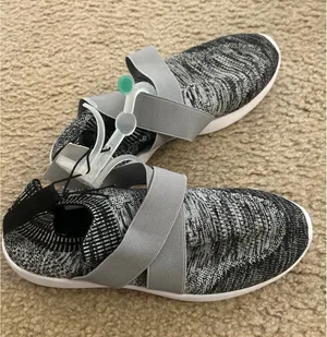 C431 Shoes woman sneakers gray size 7/8 west loop thumbnail 1