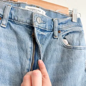 Abercrombie & Fitch | '90s Straight Ultra High Rise Distressed Denim Jeans Blue thumbnail 4