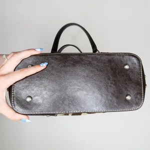 Vintage Y2K Brown CC Logo Shoulder Bag thumbnail 7