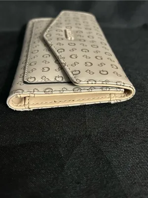 Guess Women’s Cream Logo Print Clutch Wallet thumbnail 3