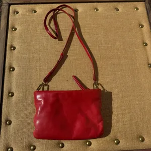 Madewell The Puff Crossbody Bag in Red Leather thumbnail 2