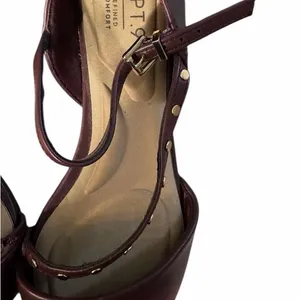 Apt.9 Defined Comfort Womens Flats Wine Colored Strappy Dress Shoe Sz 5.5M thumbnail 3