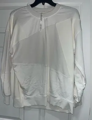 Lululemon crewneck thumbnail 1