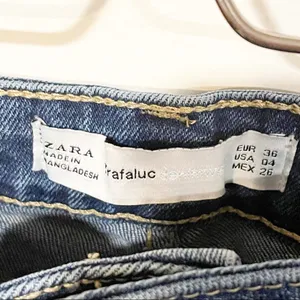 Zara Size 4 Medium Wash Frayed Denim Cut Off Jean‎ Shorts thumbnail 3