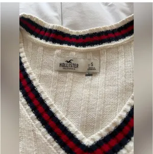 Hollister Women’s Classic White Cable Knit Swearter thumbnail 3