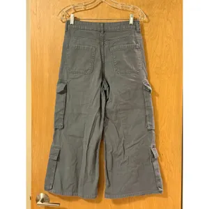 H&M Divided Gray Wide Leg‎ Cargo Pants Cropped Ankle Women's Size 2 thumbnail 2